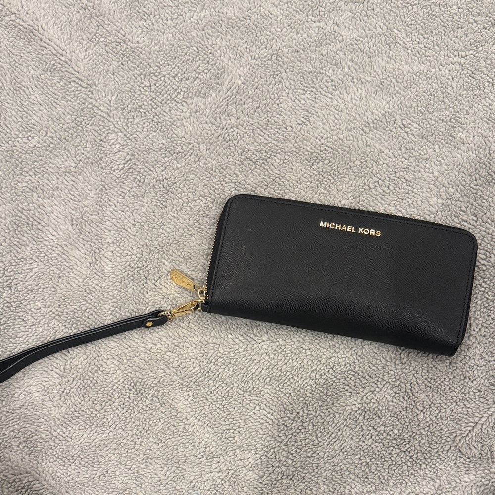 Michael Kors Elegant Black Wristlet